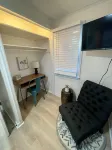 Falcon’s Corner Retreat; cozy ground floor apt