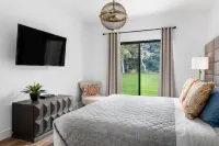 Upscale Palm Springs Condo/Desert Princess Resort w/golf cart! Misting System! 아구아 칼리엔테 엘레멘타리 스쿨 주변 호텔