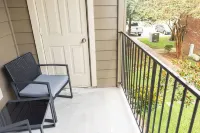 Close to LSU and Hospitals - King Beds & Pool