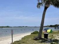 Pool home 1.5 blocks from the river & 10 mins to the beach. Hotels in Edgewater