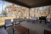 4 Bedroom 2 Bathroom Lake House Sleeps 10 on Lake Guntersville
