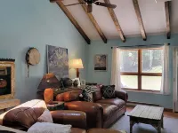 Cozy Condo for 6 with Wooded Back Patio & Grill. 1 Mile to Town Square. Hotel di Cloudcroft