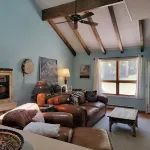 Cozy Condo for 6 with Wooded Back Patio & Grill. 1 Mile to Town Square.