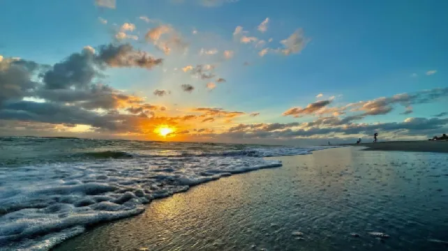 The Clubhouse - Fish, Bike and Relax in this spacious Home with a Hot Tub