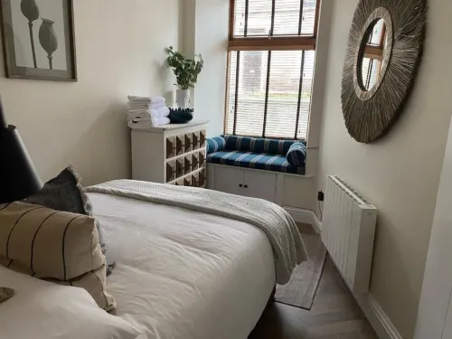 Luxurious one-bedroom seaside apartment