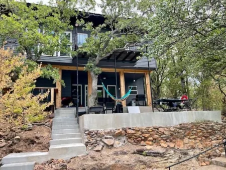 Lakehouse front property swim off pier!