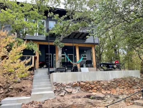 Lakehouse front property swim off pier! Hotels in Eastland County