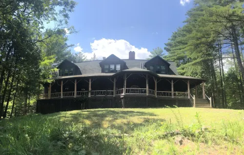 Charming & Convenient 6 Bedroom Mountainside Lodge 伊麗莎白敦住宿飯店
