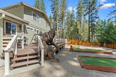 Large 3BR/2BA Family Home. Mini Golf Course. Amazing Gaming Room.