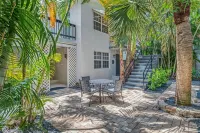 Beautiful Newly Renovated Home Close to Downtown & Beach