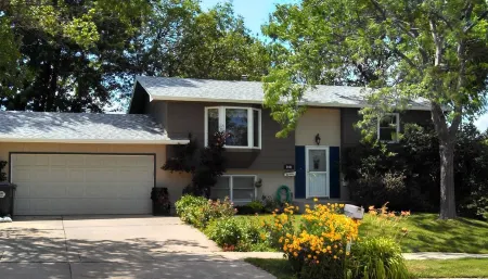 Family friendly, 4 bedrooms, big yard, a cook's kitchen, & treasure! Отели рядом с достопримечательностью «Южная Дакота Скул оф Майнс & Текнолоджи»