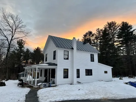 Wow! Only 3 min to Gore Mtn! King bed too