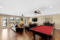 New to Vrbo! Big Water Views, Private Dock, Pool Table, 15 Min Clemson!
