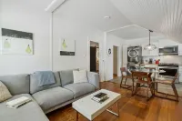 Stanton Apt B / Historic retreat 1 block to beach