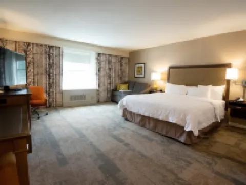 Hampton Inn & Suites Manchester Hotels in Manchester