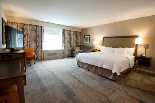 Hampton Inn & Suites Manchester