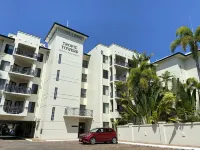 Tropic Towers: Cairns City Family Apartment