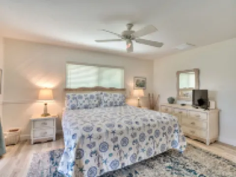 Captiva Mermaid Pool House - Beachside of Village Center- 3/21 Week Now Open!