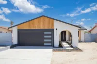 New Listing! Cowboy Pool, Stargazing, Hot Tub