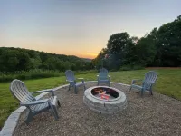 Bluebird Hill - rolling hills, meadows, large deck, fire pit, 3 bedroom, 2 bath