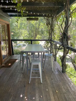 High country retreat short walk to town Corio Ski Club周辺のホテル