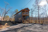 Romantic Cabin Retreat by Ghosal Luxury Lodging