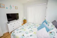 Brand New, 10 houses from beach/boardwalk, AMAZING BEDS!