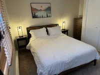 Charming Lake Community Bungaloo. Comfortable living with 86 inch tv!