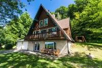 Riverview Cabin home! Hotels near Genoa Park