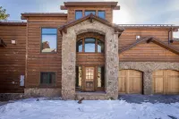 Stonegate #8 - Ultimate Luxury. Walk to The Village