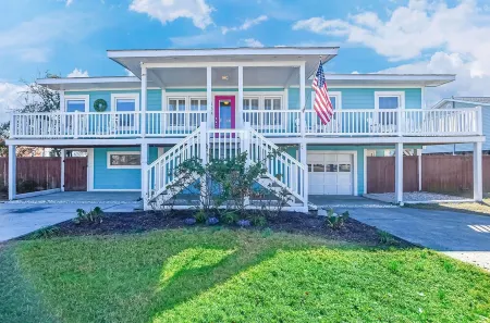 Holden Beach, NC Designer beach house with heated pool