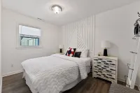 Excelsior nautical themed home, with fenced yard! 엑스켈시어 호텔