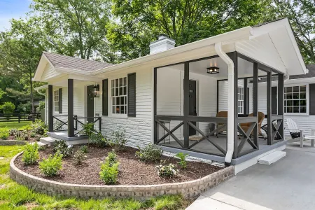 Charming Renovated Franklin Cottage