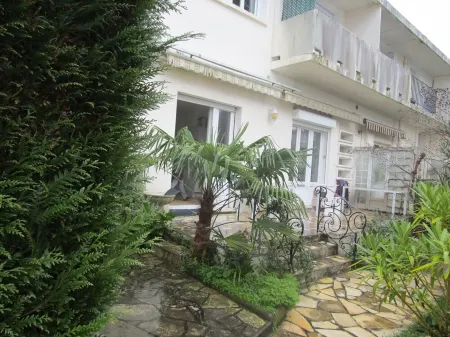 Apartment with terrace + garden, 3 bedrooms 200m from Foncillon beach! Отели в г. Руайан