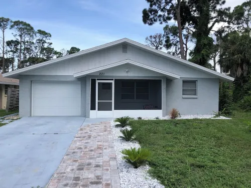 Comfortable 3-bedroom home with WiFi and AC in Englewood, 3.5 mil. to beache