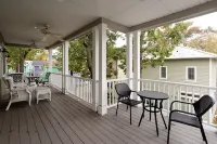 Sweet Retreat is perfect for gathering with family and friends-close to beach