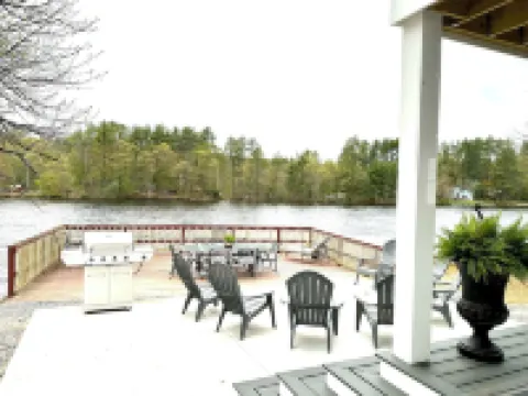 New Renovated Farmhouse , On the Hudson River. Close to Lake George & Saratoga