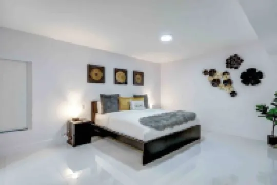 Modern Retreat • GameRoom, Court, BBQ & Playground