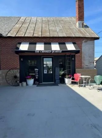 Warm and Cozy Upstairs Apartment