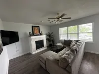 Capital City- 6 Miles from Madison with Fireplace