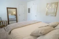 Walk to Beach! King Size Condo! 케슬러 공군 기지 주변 호텔