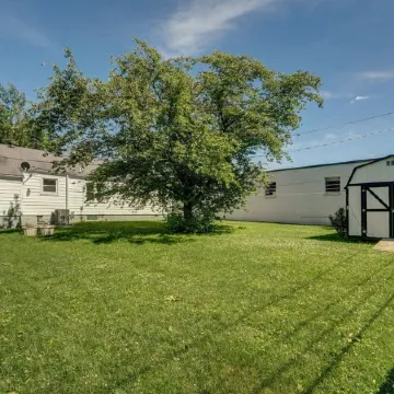 Charming 3-bedroom cottage in Springfield with WiFi, AC