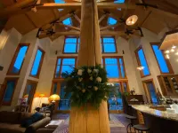 THE ONLY LUXURY RIVER FRONT PROPERTY ON THE ELK RIVER. 10 min to beach & town!