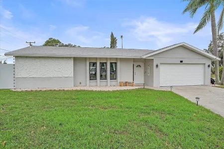 Perfect Sarasota Getaway: Close to All-Heated Pool w no extra fee -Game Room!