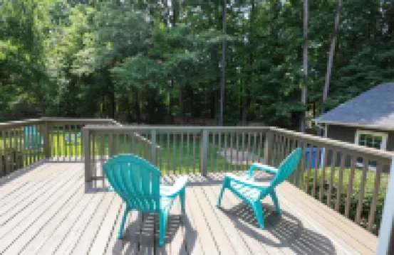 Modern Private Ranch•Very Fast WiFi•Vast Fenced Yard+Deck+Fire Pit!