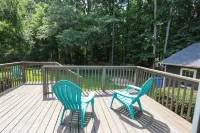 Modern Private Ranch•Very Fast WiFi•Vast Fenced Yard+Deck+Fire Pit!