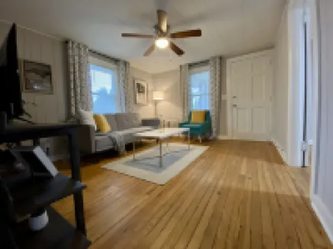 Quaint 2 bed 1 bath cottage style home