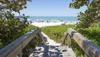 Florida style home walking distance to Barefoot Beach