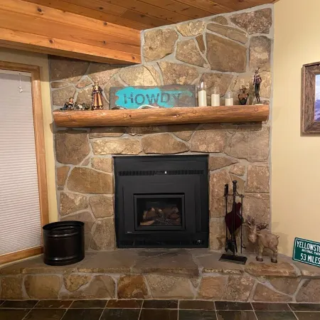 Relax in beautiful Big Sky located just minutes from skiing and Town Square!
