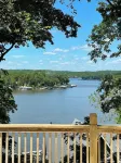 Newly Remodeled 3-bedroom house with Amazing Views of the Lake!